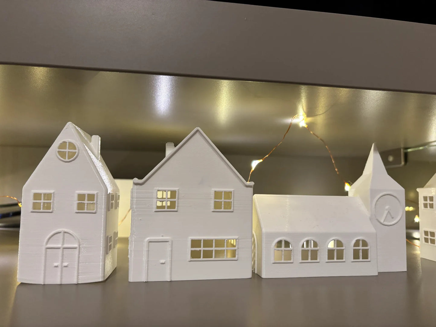 Christmas Town, Simple hollow Buildings