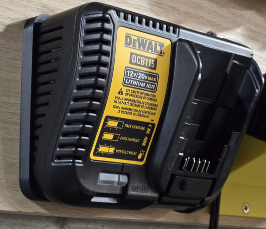 DeWalt DCB115 Wall-Mount - Flat